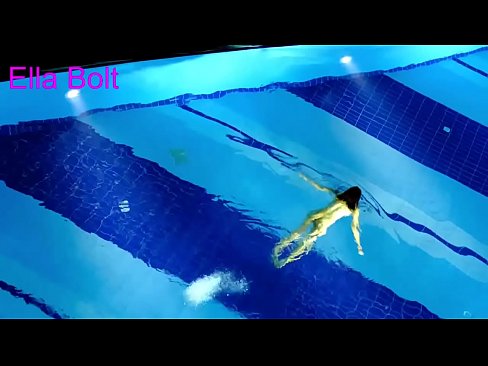 ❤️ Ma nistax nieqaf nara, blonda żagħżugħa maqbuda tgħum nuda fil-pool tar-resort ELLA BOLT ❤❌ Video tal-ħakk fil-porn mt.mouthporn.ru ❌❤